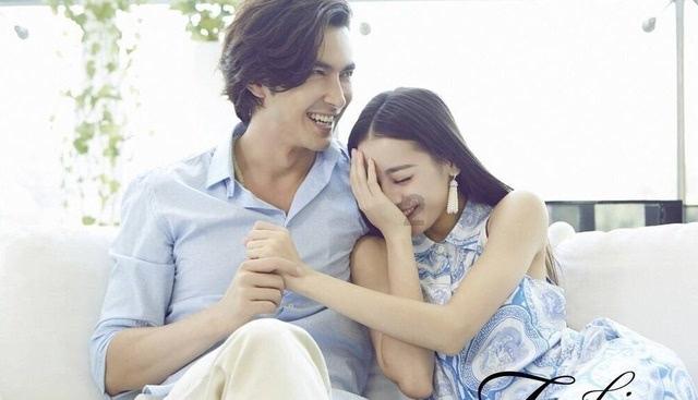 老师带学生们一起跳舞轻松又愉快