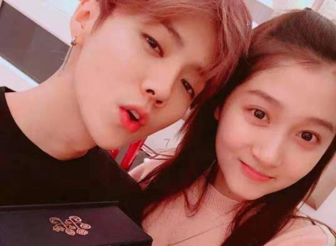 甜美奥莉吃甜点